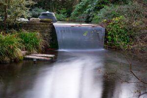 Een waterval aanleggen in je eigen tuin - diezeijn