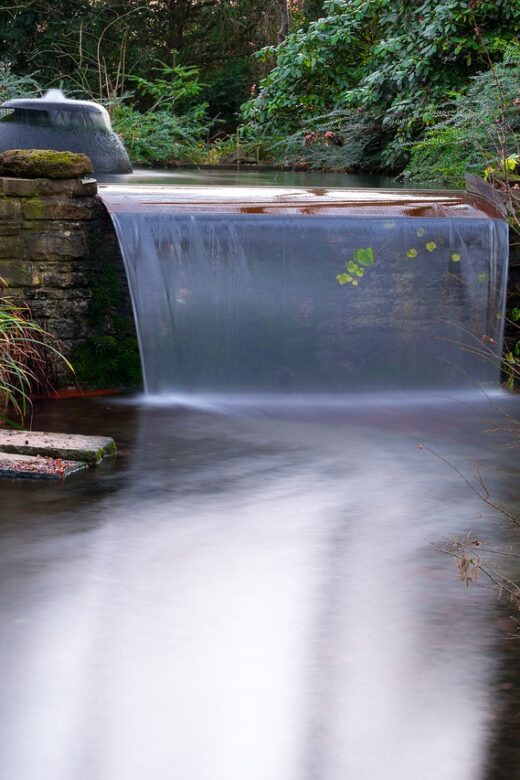 Een waterval aanleggen in je eigen tuin - diezeijn