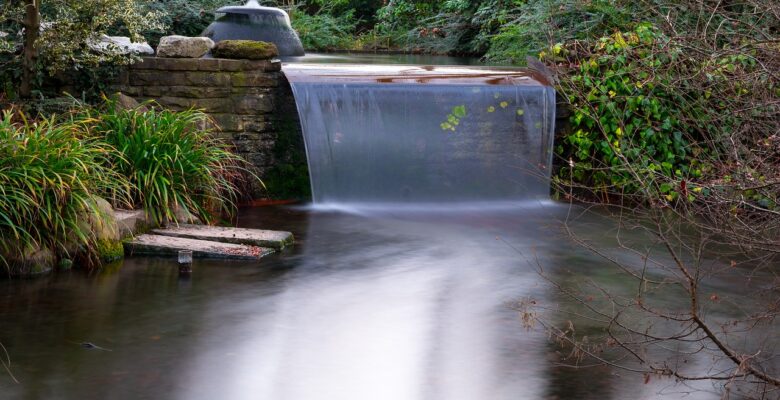 Een waterval aanleggen in je eigen tuin - diezeijn