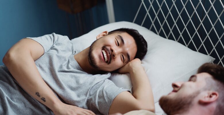 Twee mannen in bed